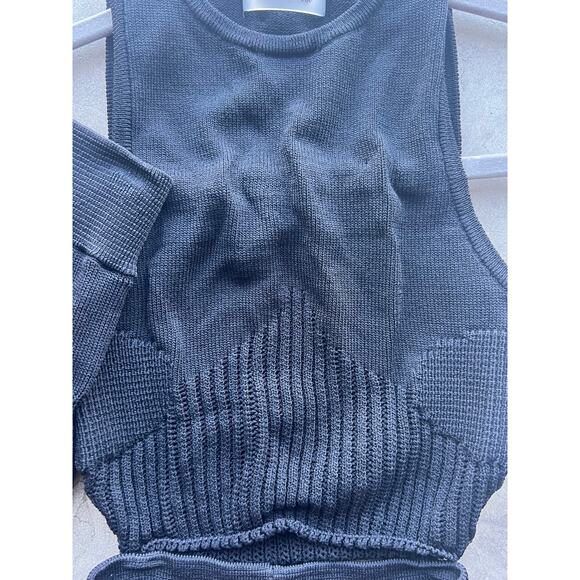 Manière De Voir Seamless Ribbed Activewear Set – Black Tank & Leggings - Picture 3 of 4